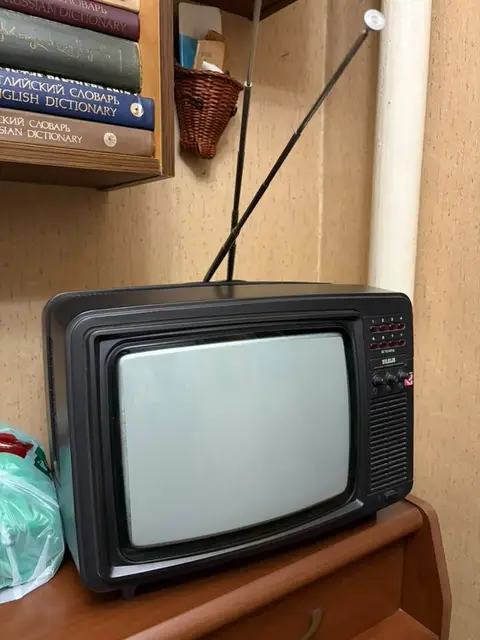 Vintage Silelis television set
