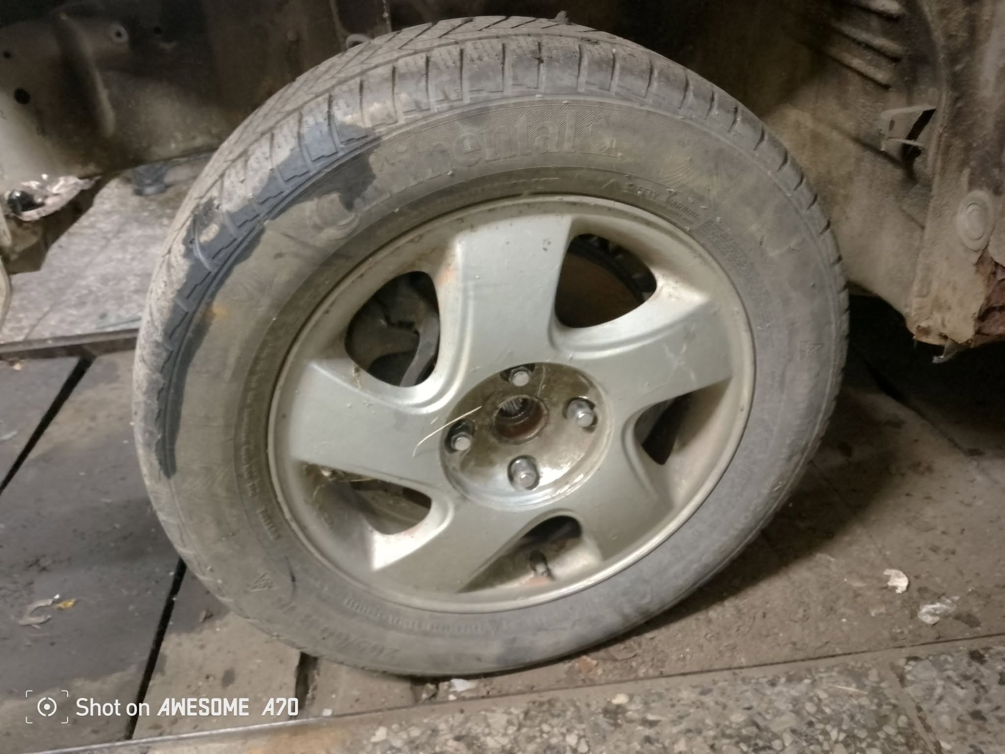 Վաճառվում է շտապ է 16 իդեալ — 400₾
