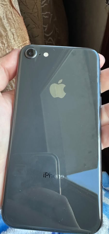iPhone SE 2020 128GB, battery 82%