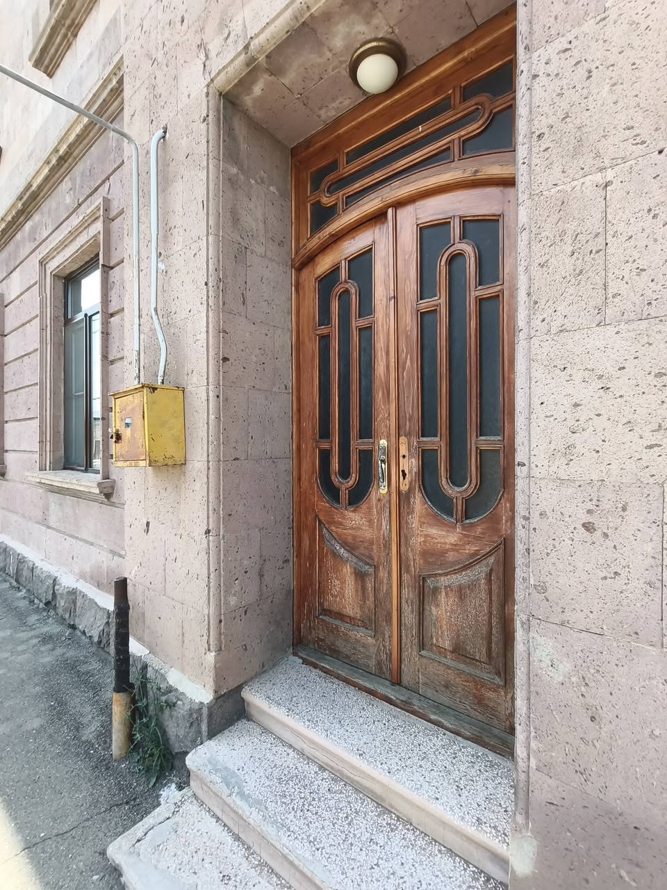В центре Гюмри рядом с 10-й школой первый — 105,000$