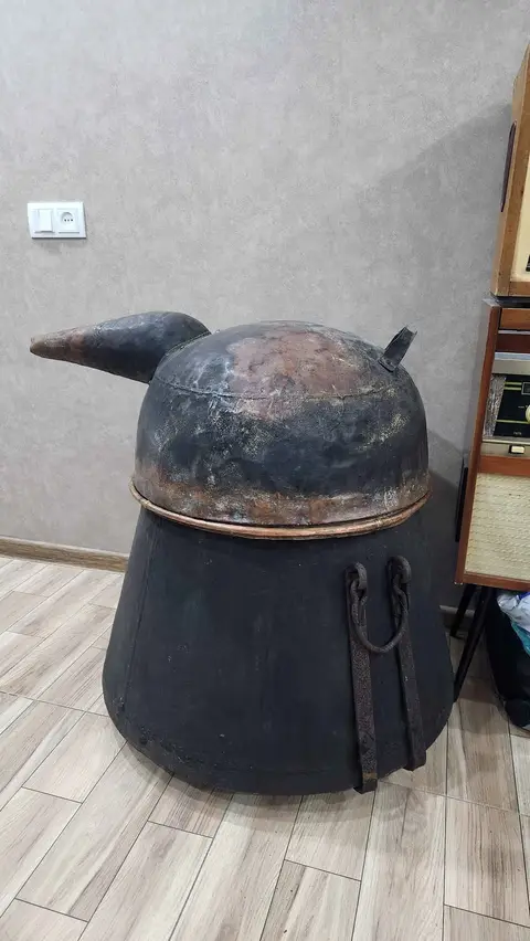 Eski usul bakır tencere, 180 litredir