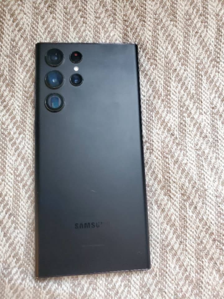 S22 ultra qutusu açilmamış vəziyyətdə satılır 2