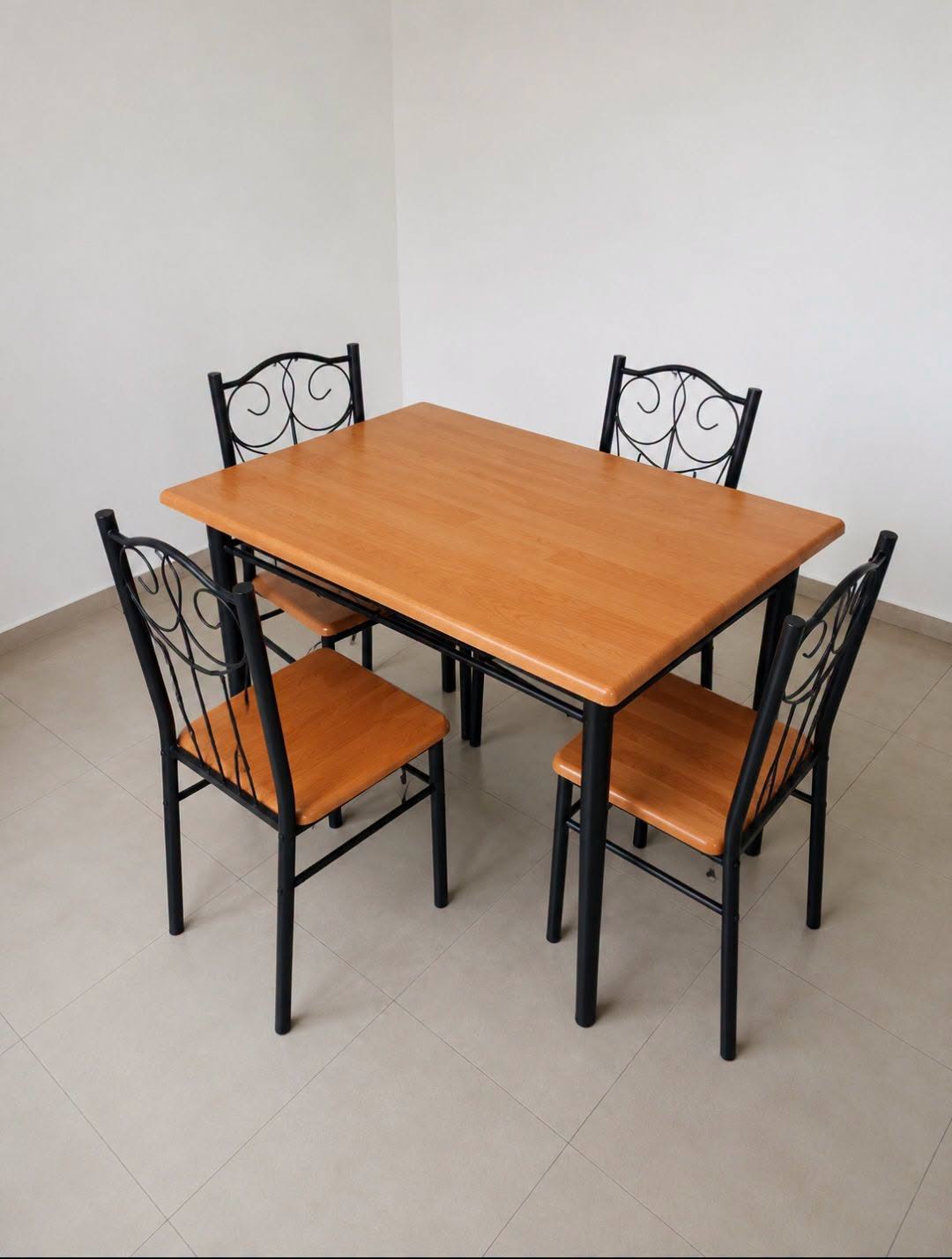 Stokda var! 120×70 ölçülü masa 4 stul ilə endirimlə 335 lari