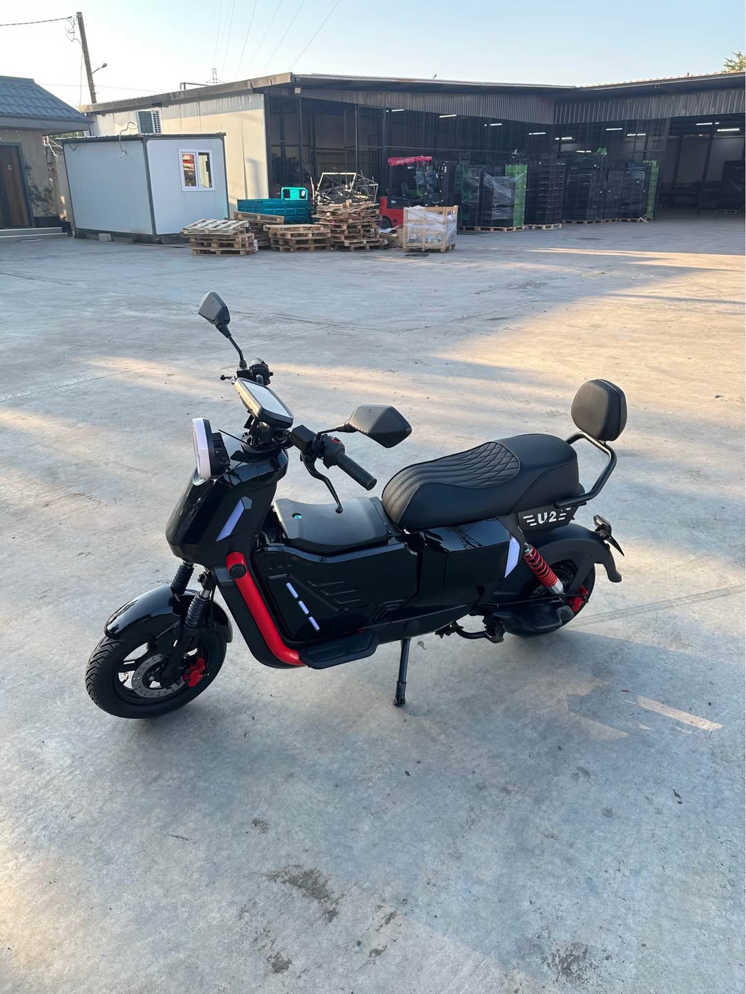 New electric scooter with 20-30 km mileage