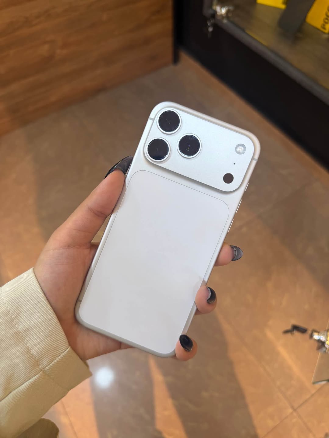 Iphone 17 pro max 256GB | — 390,000 manat