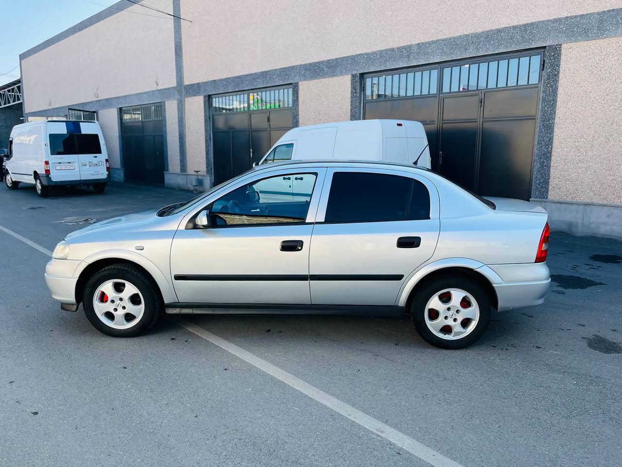 1998 modeli otomobil 4.700 dolar