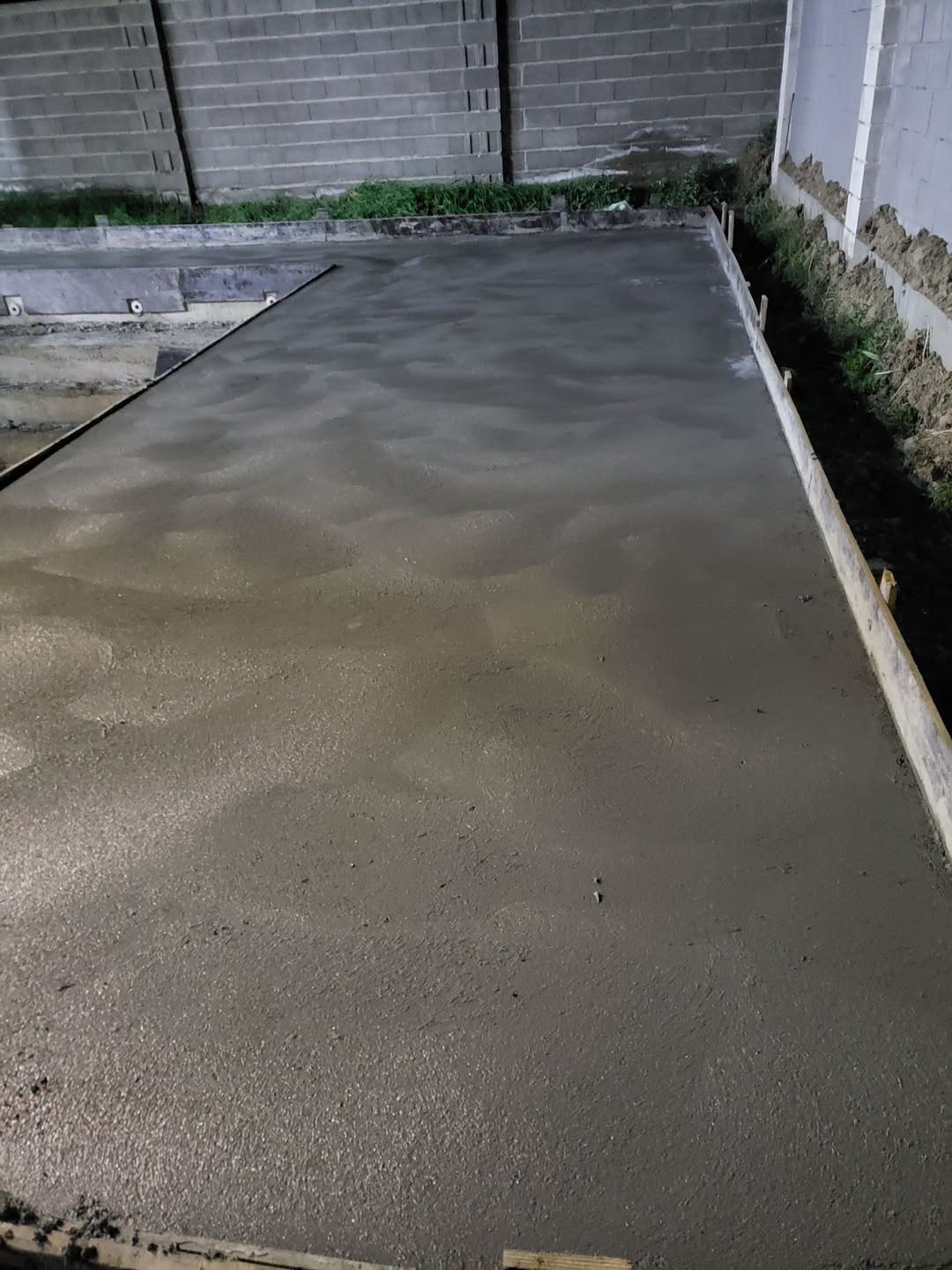 Size ideal olarak zemin parlatma (stiyaşka) makinesi ile hizmet vermekteyiz.