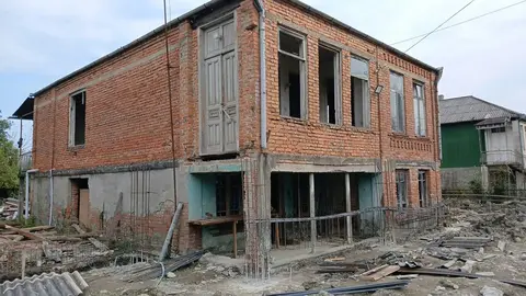 Այս տունը քանդվում է և վաճառվում է երկրորդ ձեռքով