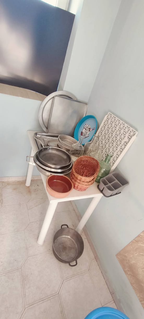 Комплект кухонной посуды: дуршлаги, лотки, миски
