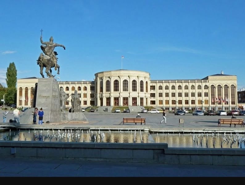 Satılır mənzil, Gümrü