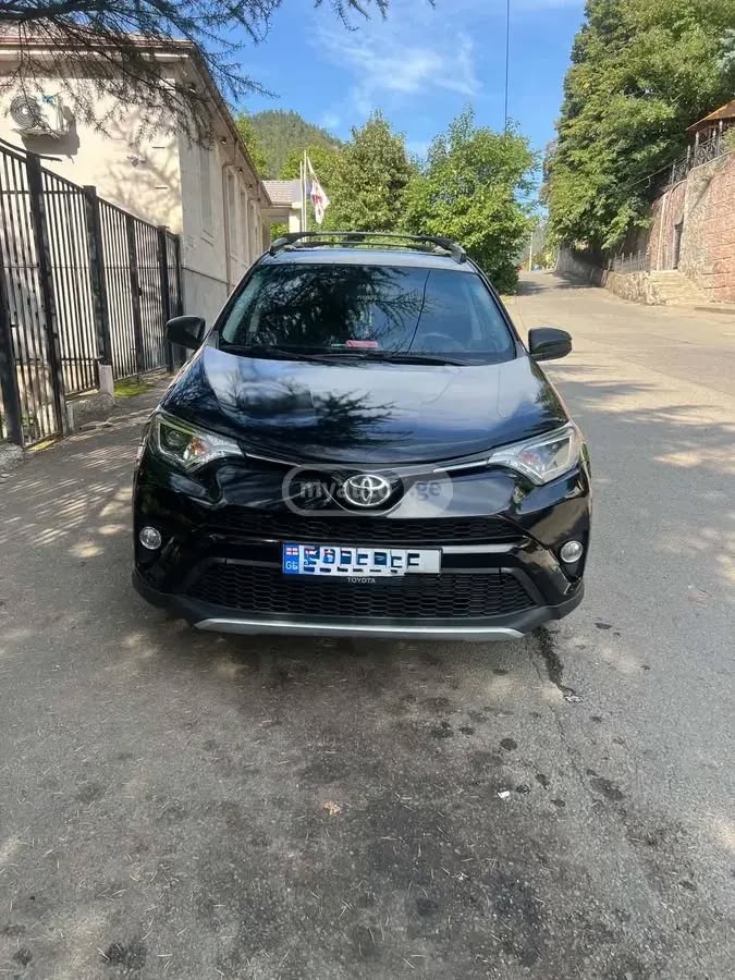 Toyota RAV4 2016 — 10,500$