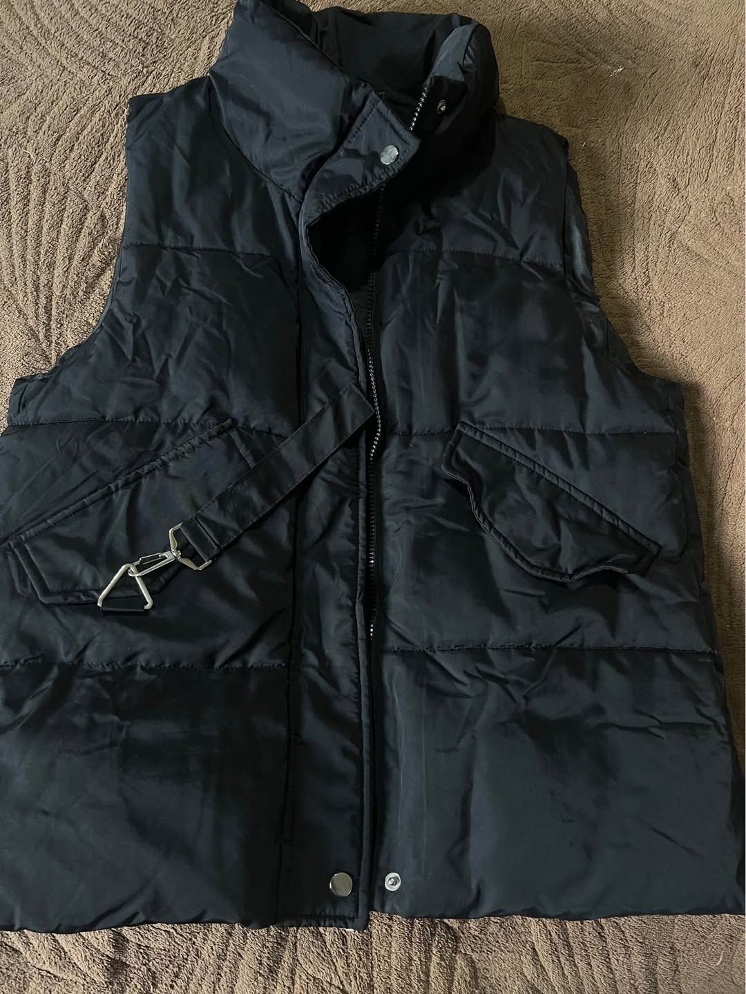 Black puffer vest, sizes S-M