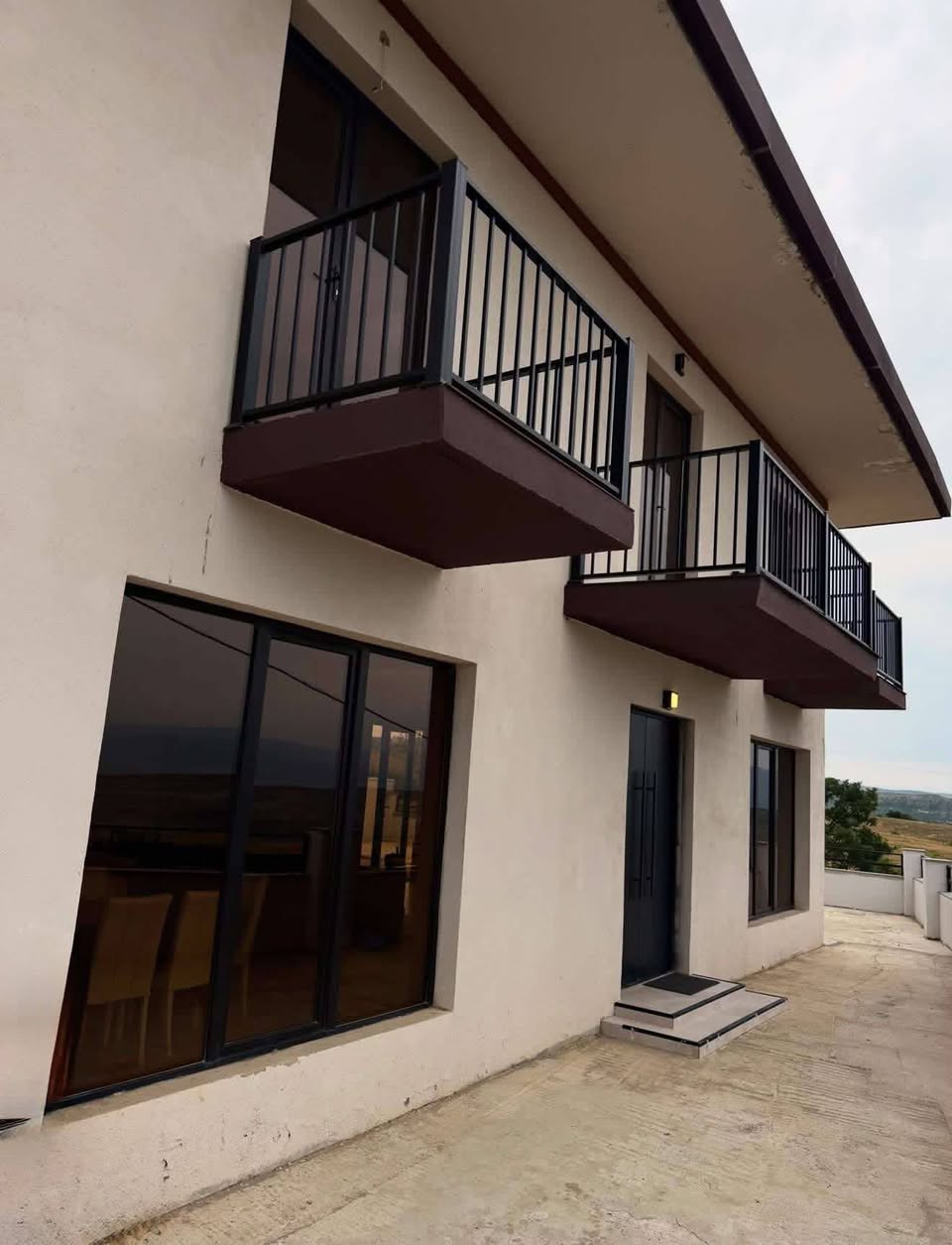 Sahle, Tiflis - $3,000