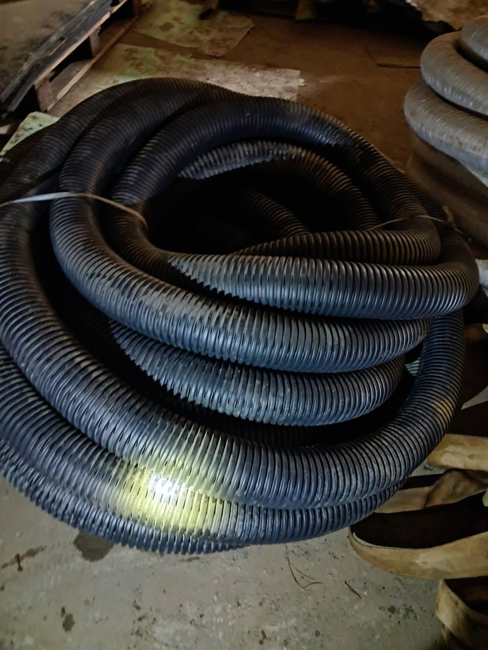 Corrugated hoses 100 m and blocks