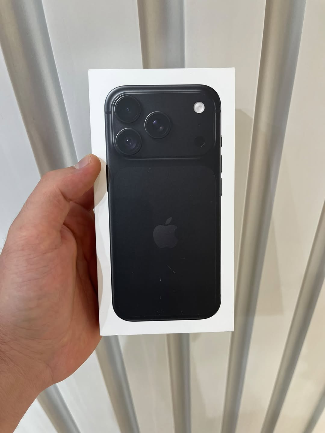 18 pro 256GB Esim 560.000