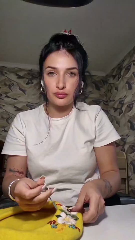 Ручная вышивка берет