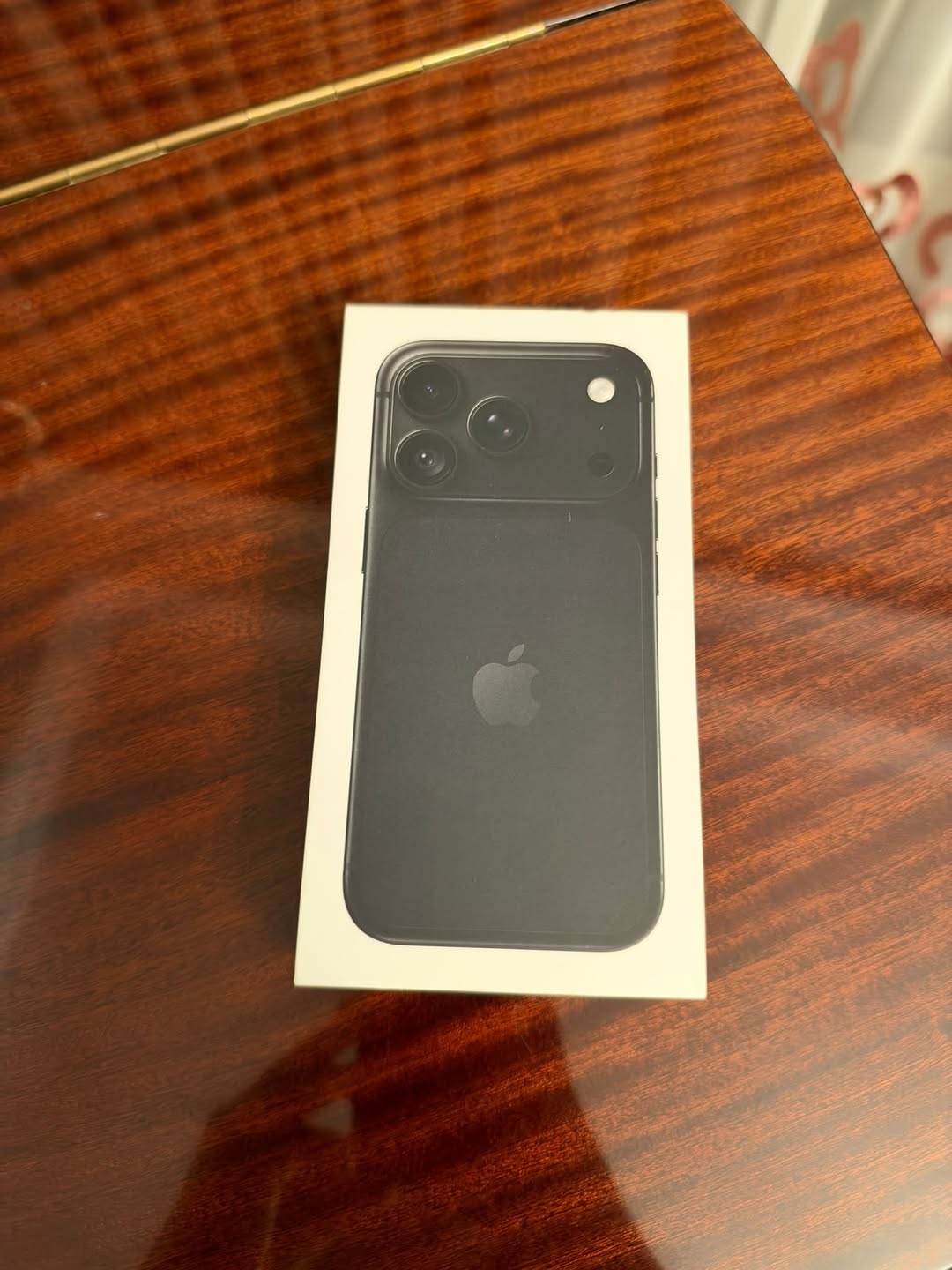 Satılır tamamilə yeni, Amerikadan gətirilmiş iPhone — 4,000₾
