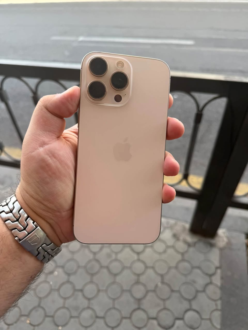 iPhone 16 Pro Max пустыня 256ГБ 90% — 260 000
