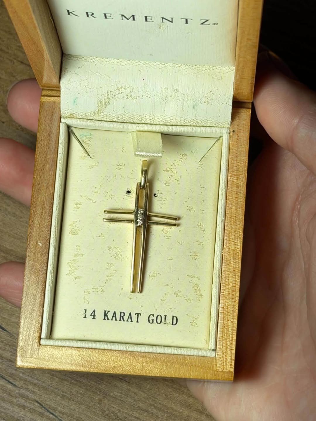 KREMENTZ original gold cross, 14K