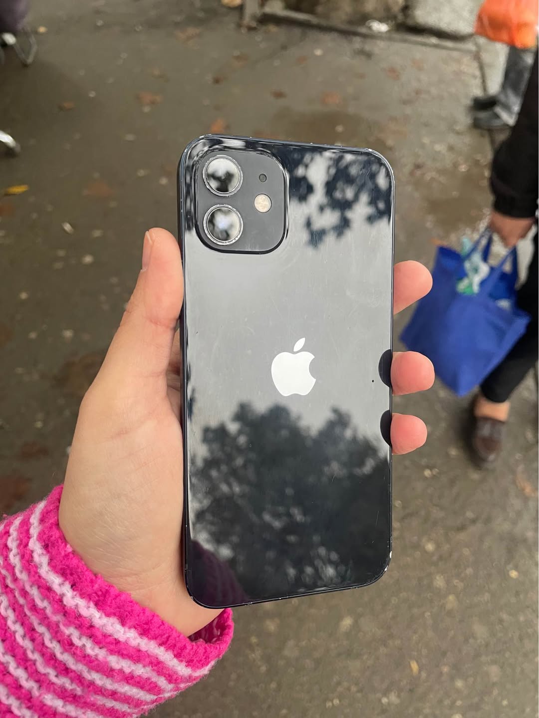 iPhone, battery 79%, cracked screen