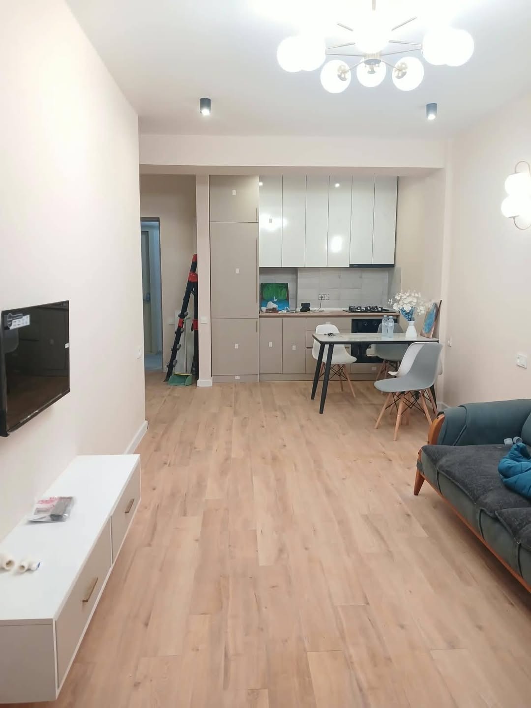 Продается 2-комнатная квартира, Тбилиси — $107,000