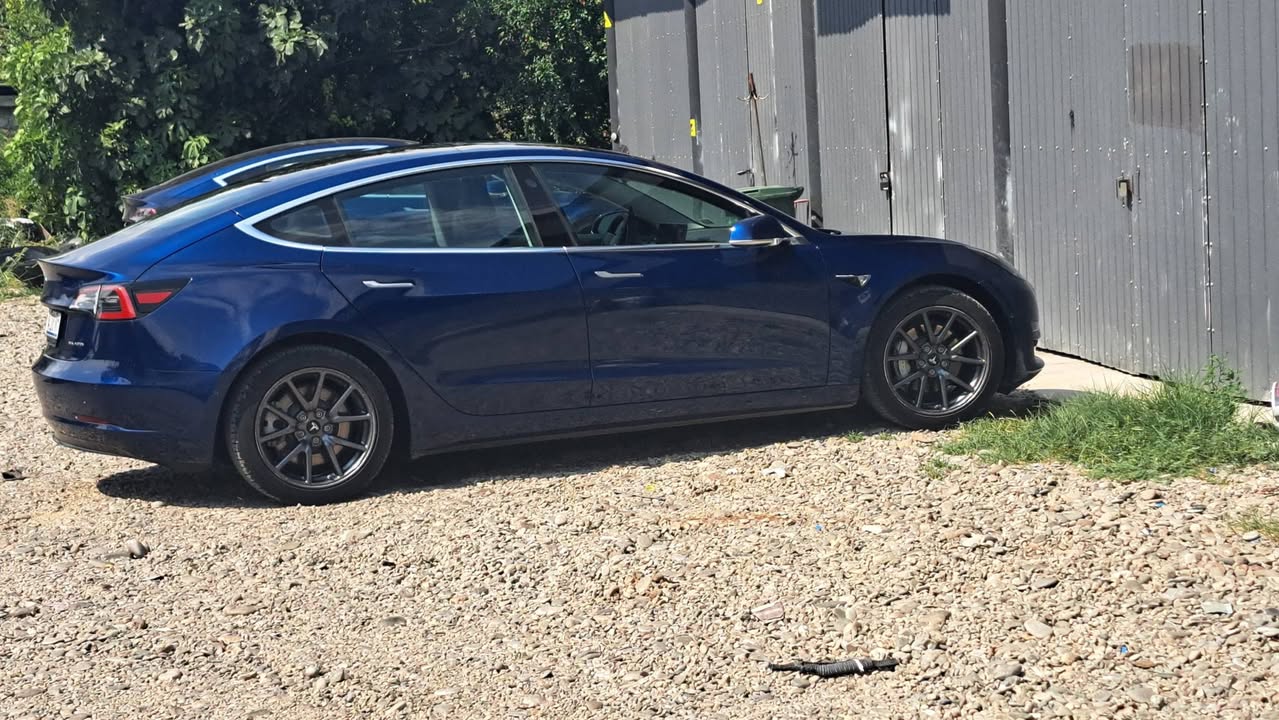 Tesla 2020
