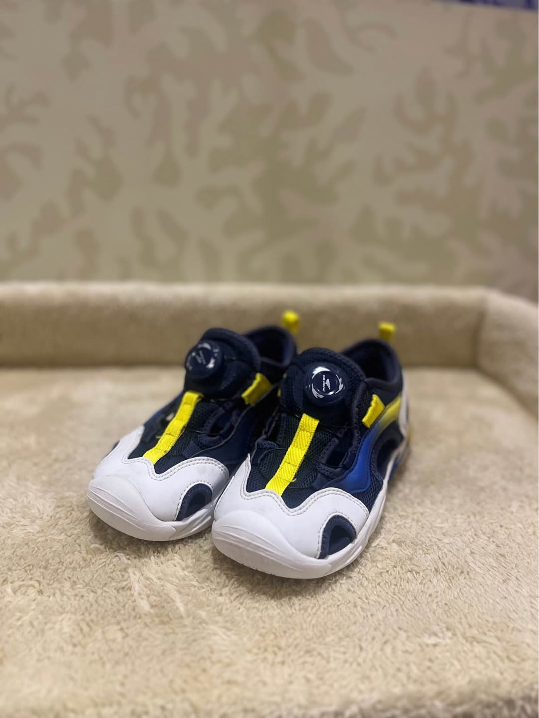 Dr. Kong sneakers, size 28