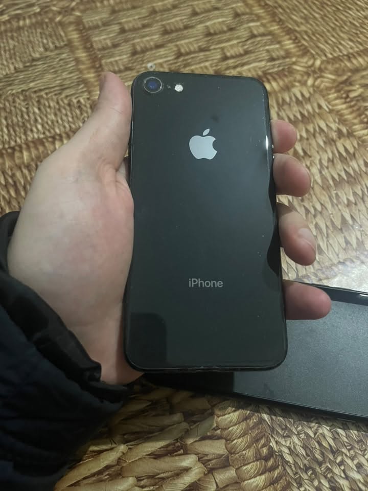 იყიდება iphone 8 64 gb — 100₾