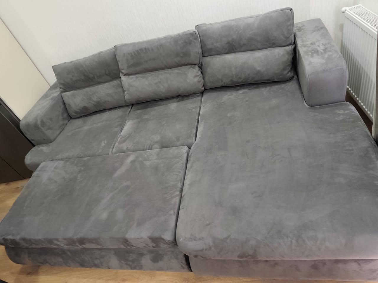 Divan satılıktır. Ocak ayında alınmıştır ve fiyatı - 1,000₾