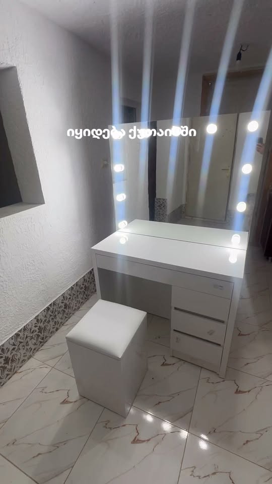 ✨ Makyaj masası (trilyaj) satılık