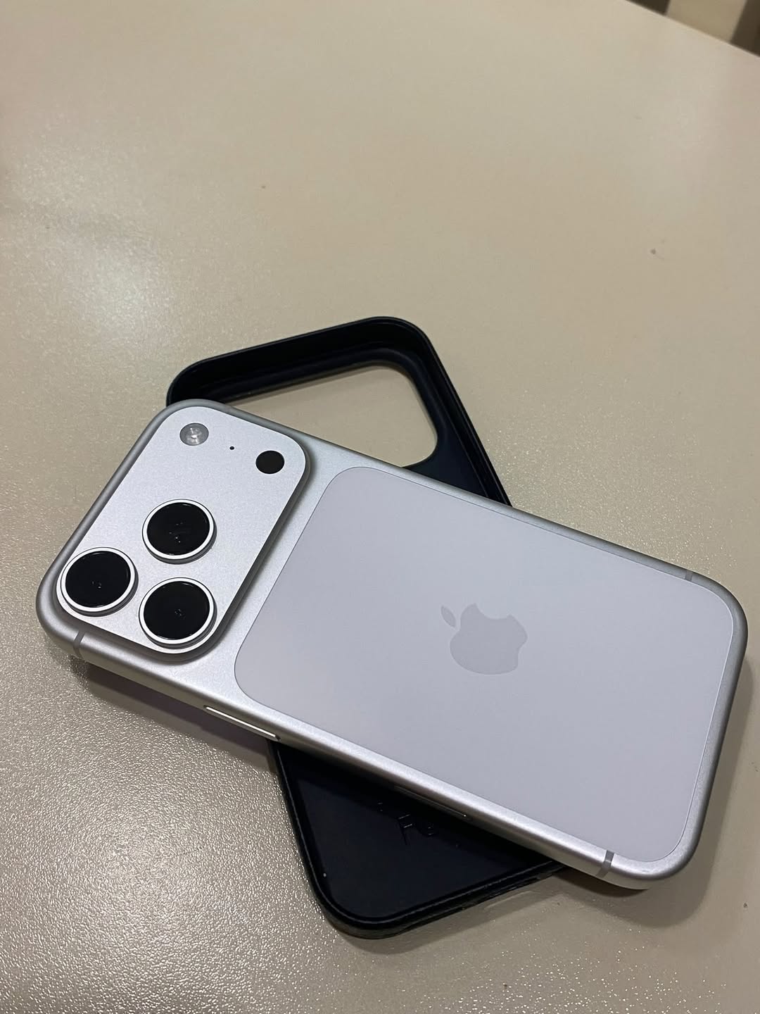 iPhone 17 Pro 256GB, 100% battery, with box