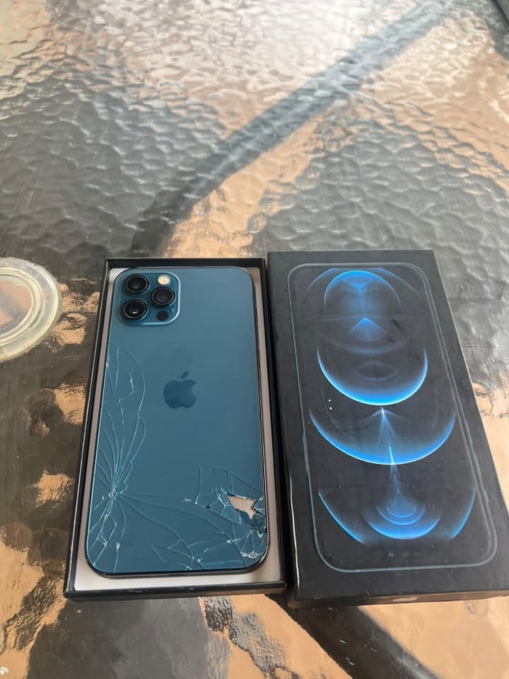 იყიდება iPhone 12 Pro 128გბ ელემენტი — 400₾
