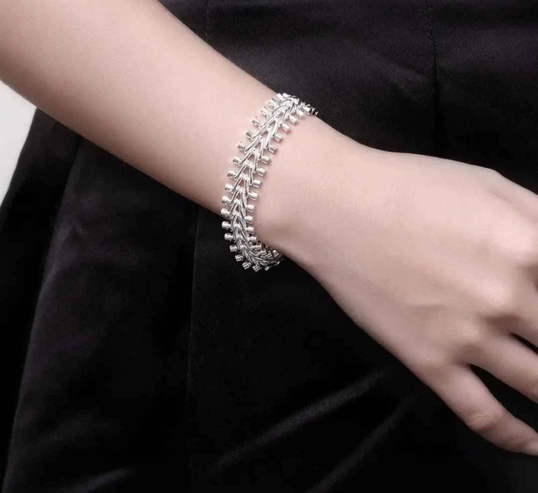 Gümüş 925 (sterlinq gümüşü) başlıqlı bilek zərbəsi