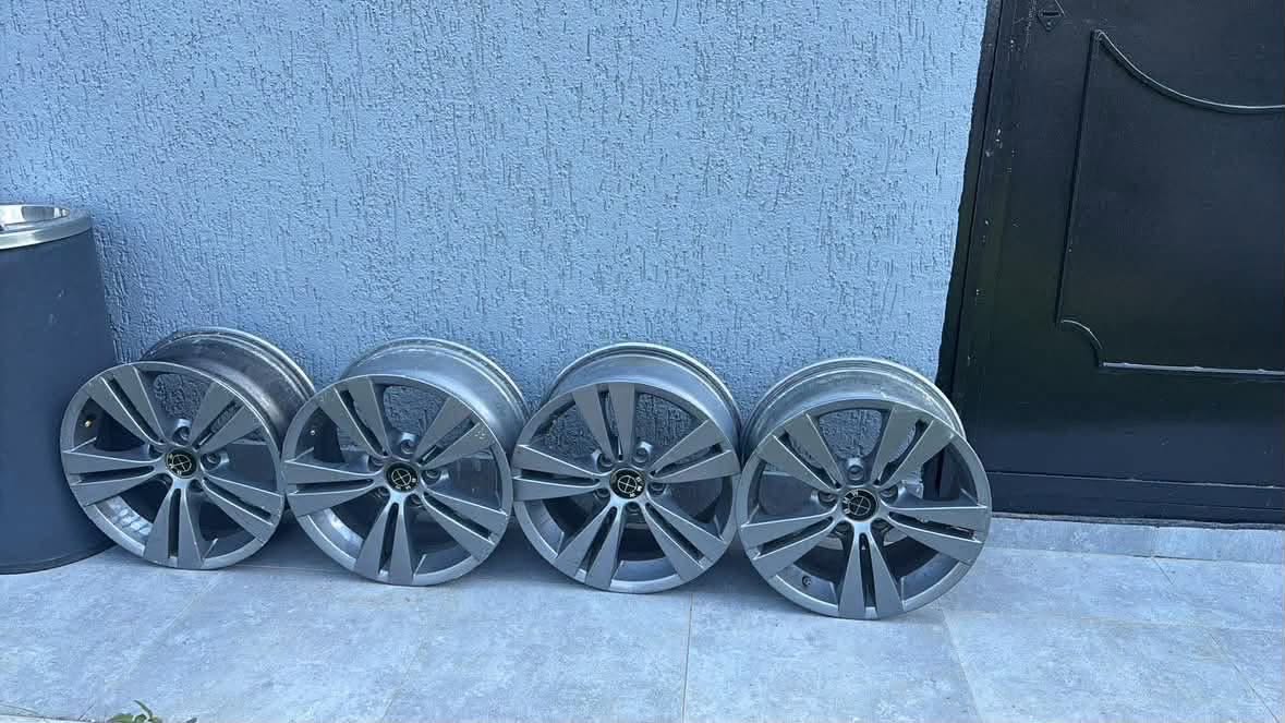17-inch alloy rims with a 5x120 bolt pattern