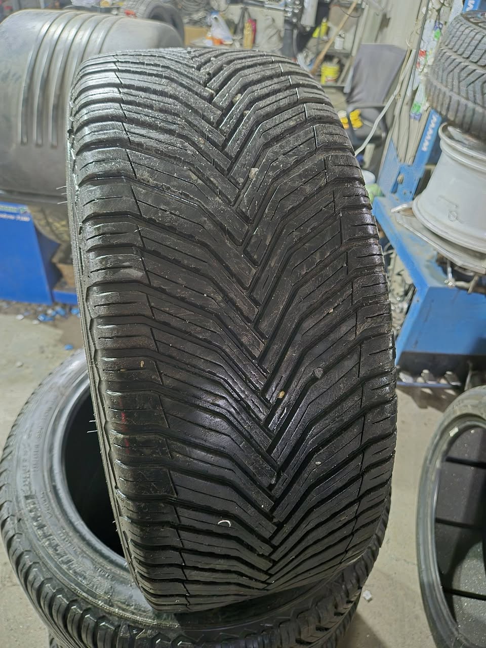 235/45 r19 michlen cross climate 2