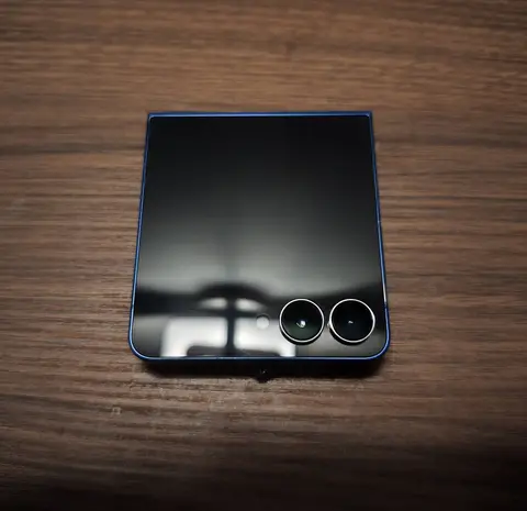 Satılık Samsung Galaxy Z Flip7 2026 — 1,800₾