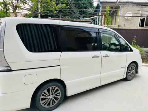 Nissan Serena 2014 — 7,500$