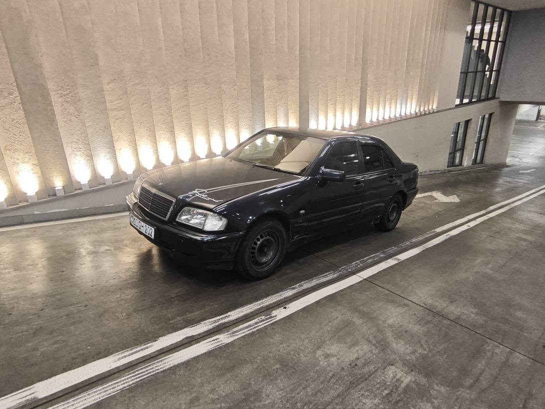Mercedes C 180 1999 — 3,900$