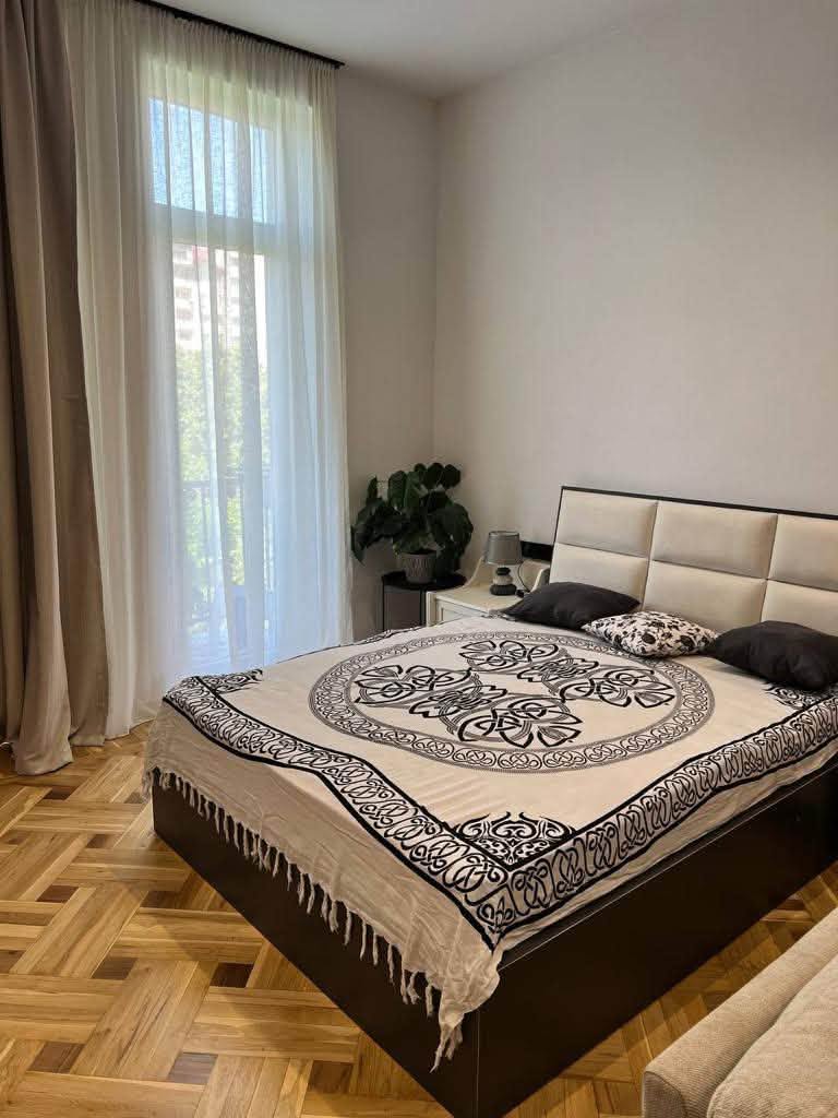 Сдаётся 2-комнатная квартира, Тбилиси — $1,000