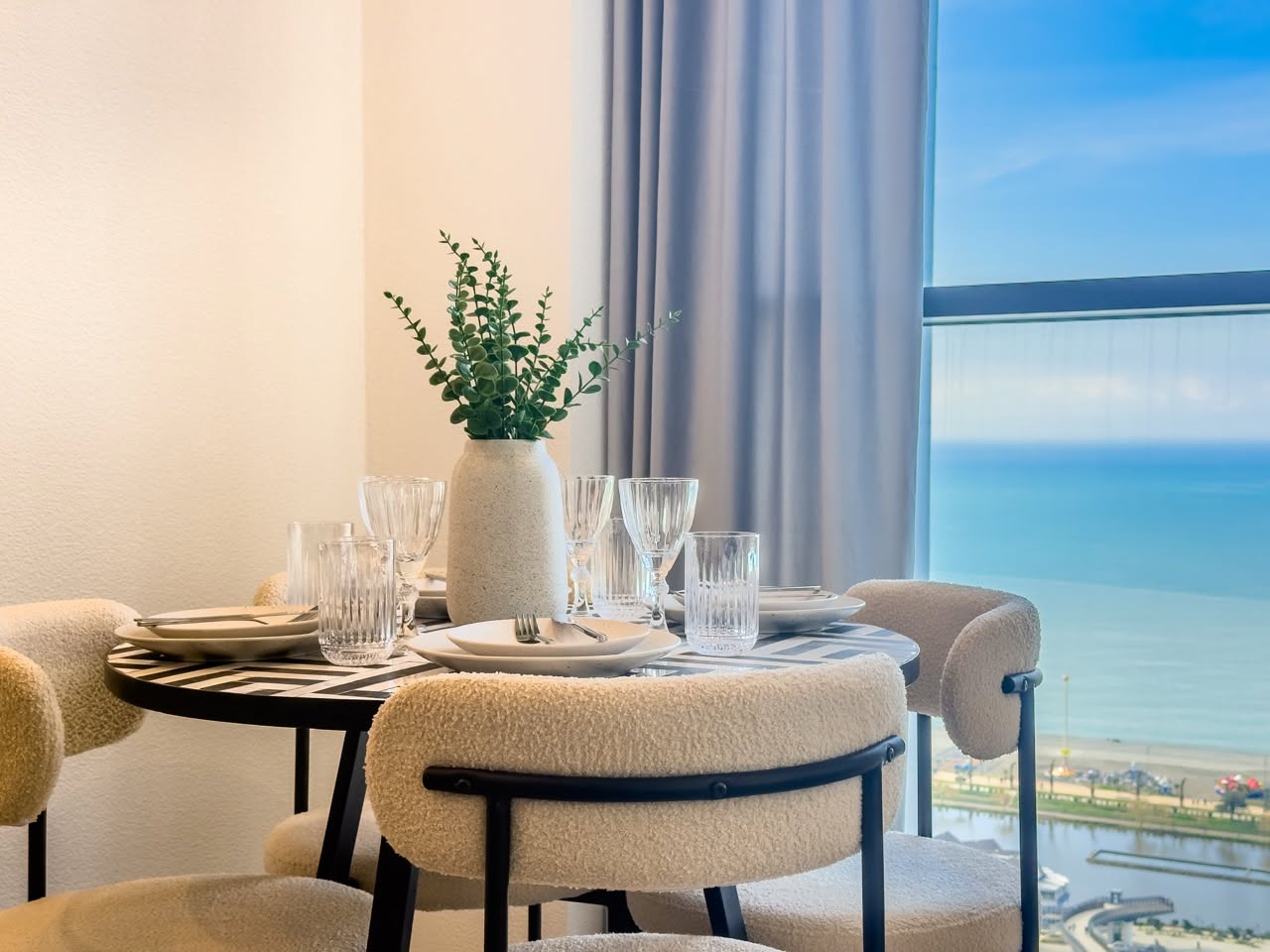 A bright stylish apartment with a separate room is for rent - $800