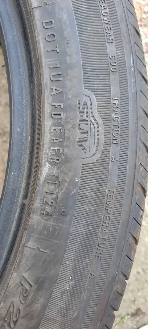 4 all-season tires, 20-inch