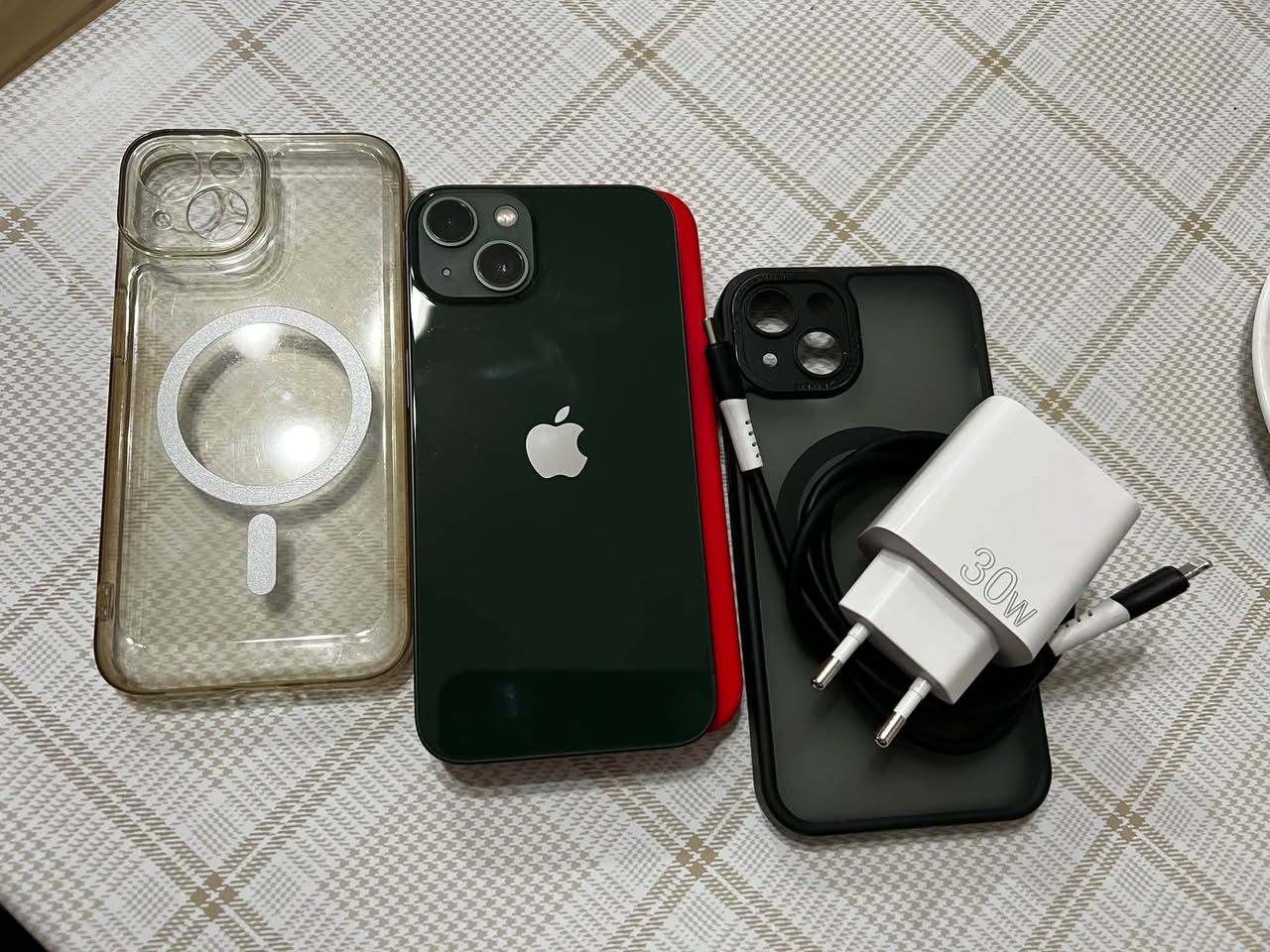 iPhone 13 128GB, battery 77%
