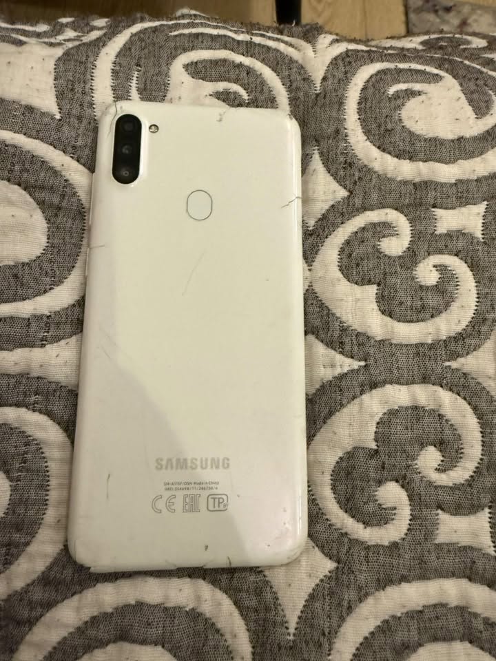 Samsung Galaxy A11, cracked screen