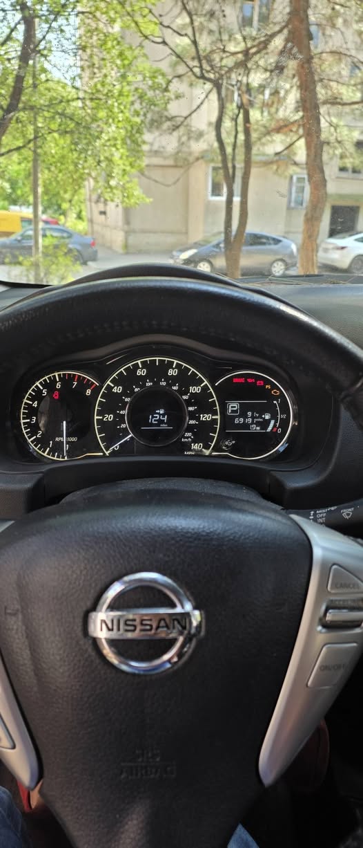 Nisan Versa 2015 — 5,200$