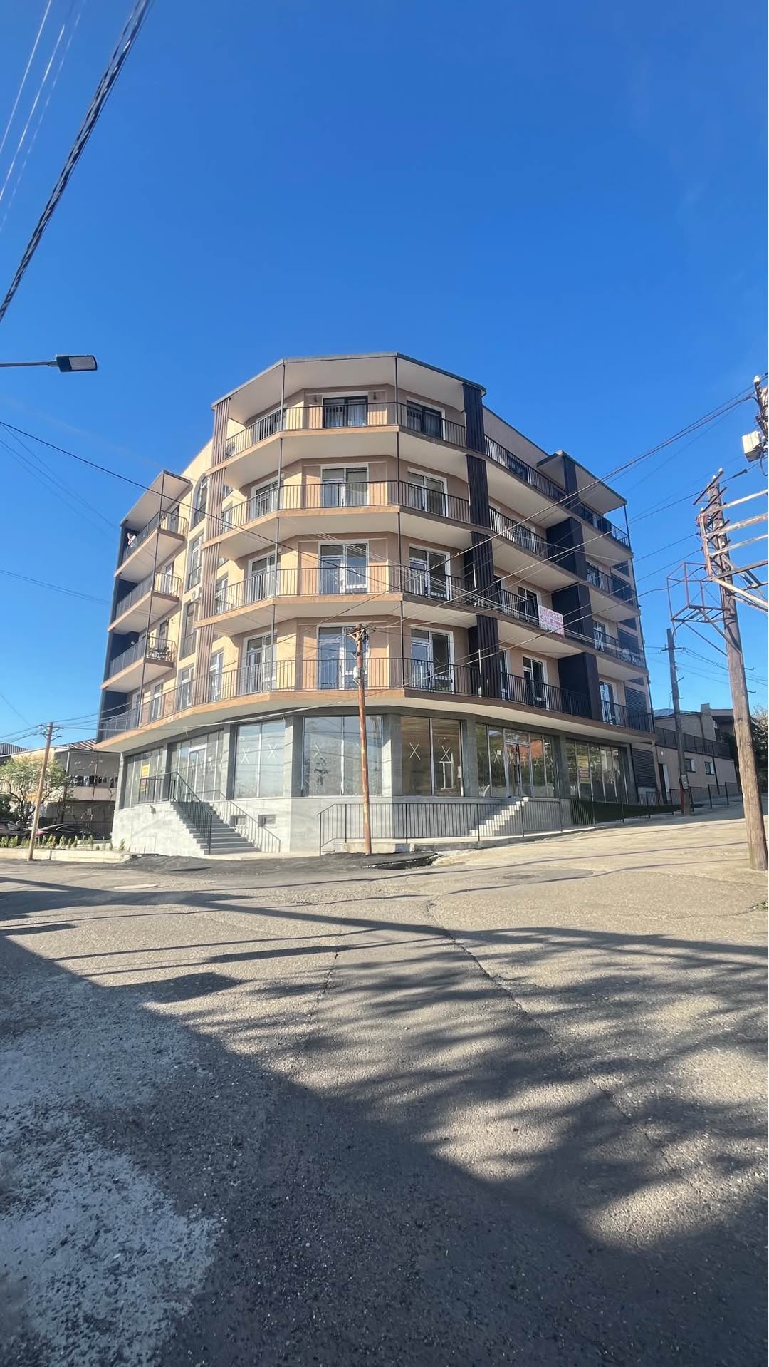 An apartment is for sale in Kutaisi. Prestigious location. Historically old neighborhood. — 75,…
