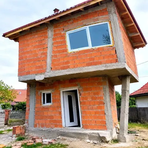 Dolyava Stokaya'da iki katlı ev