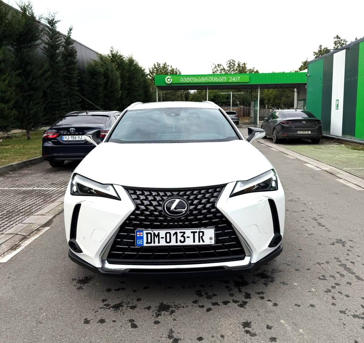 Lexus UX300h 2025