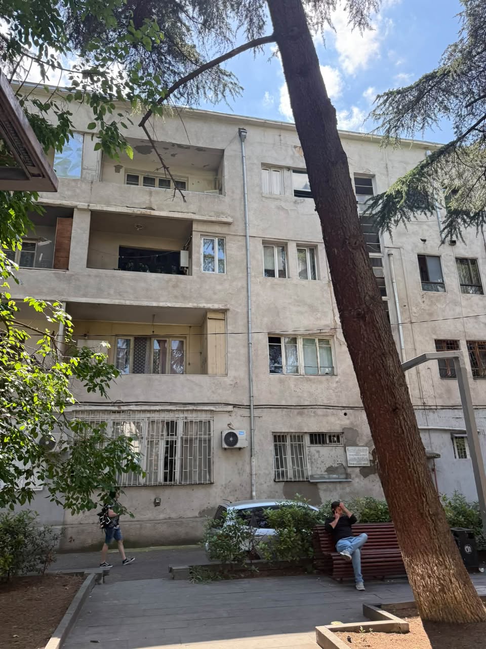 Продается 5-комнатная квартира, Тбилиси