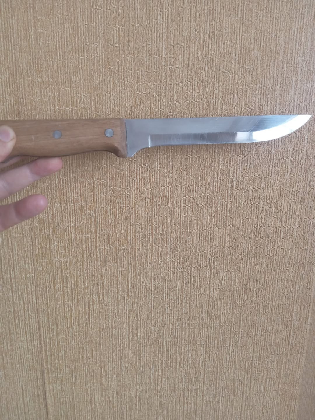 Yeni temizlenmemiş mutfak bıçağı