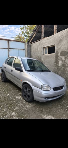1999 model, 1.2 motor, 20.000 km getmiş, karqo seçilmiş